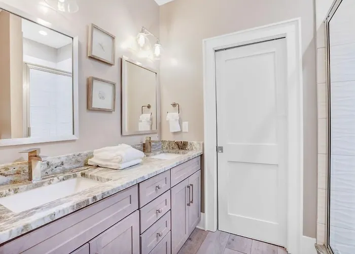 Porpoise-full Life Spacious W Ith Pool Holiday home Gulf Shores
