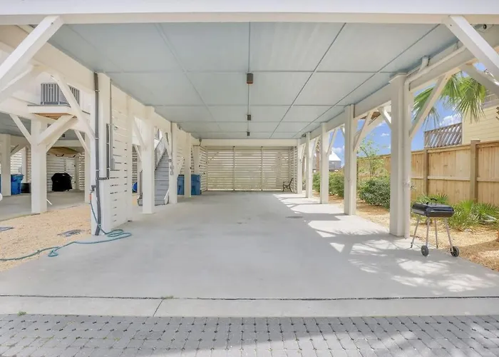 Porpoise-full Life Spacious W Ith Pool